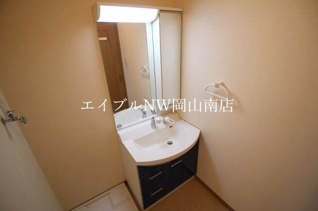 物件内観写真11　(同物件の別の部屋の写真です)