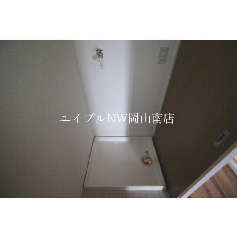 物件内観写真18　(洗濯機置場)