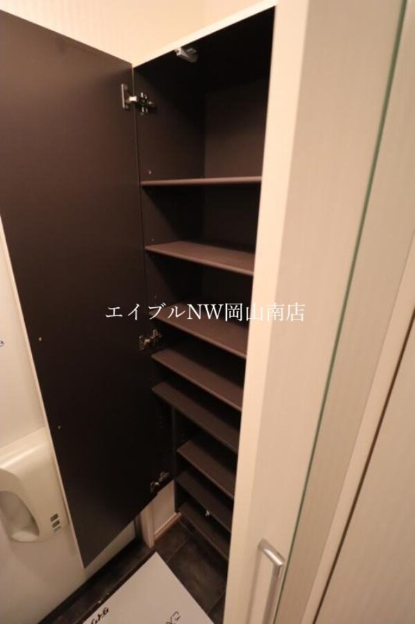 玄関(室内物干し)