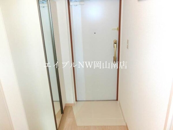 玄関(※同タイプのお部屋の写真です)