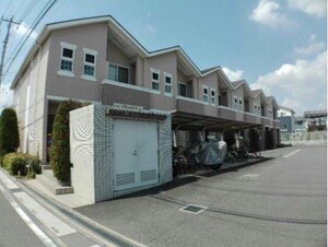 グリーンヒルズ高坂外観写真