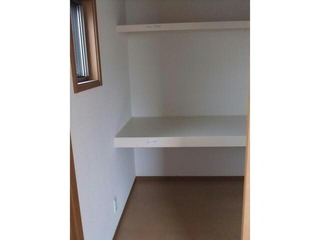 物件内観写真15　(2階北ウォーキングクローゼット)