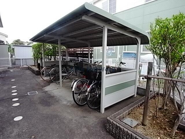 物件外観写真4　(駐輪場)