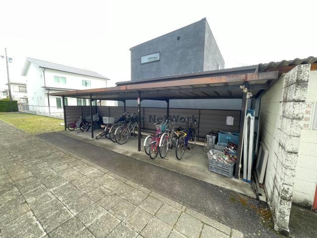 物件外観写真4　(駐輪場)