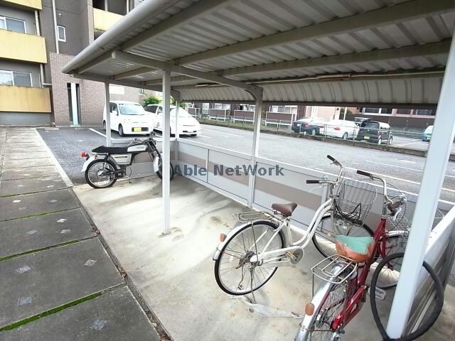 物件外観写真4　(駐輪場)