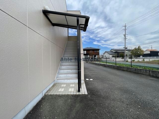 物件外観写真4　(階段)