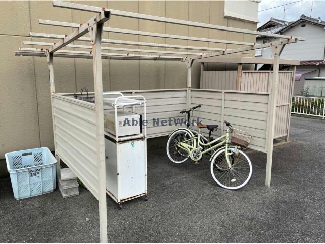 物件外観写真5　(駐輪場)