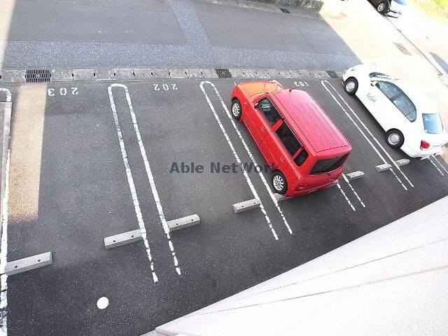 物件外観写真3　(駐車場)