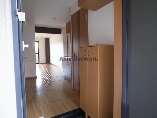 物件内観写真13　(玄関回り)