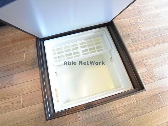 物件内観写真18　(床下収納)