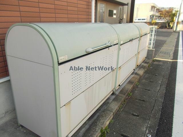 物件外観写真4　(ゴミ置き場)