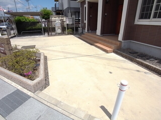 物件外観写真3　(エントランス)