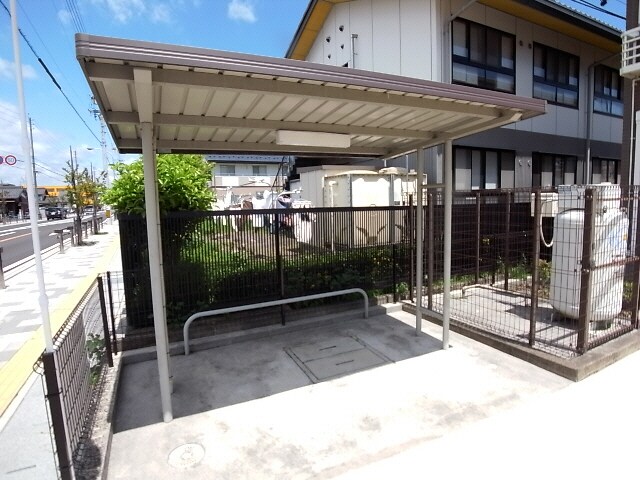 物件外観写真5　(駐輪場)