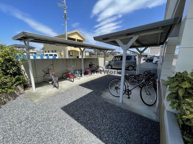 物件外観写真5　(駐輪場)