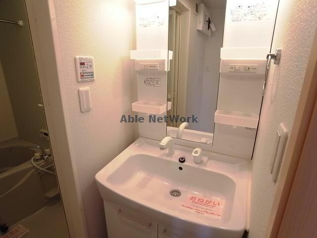 物件内観写真10　(独立洗面台)