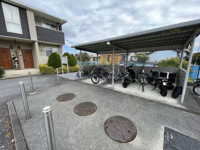 物件外観写真4　(駐輪場)