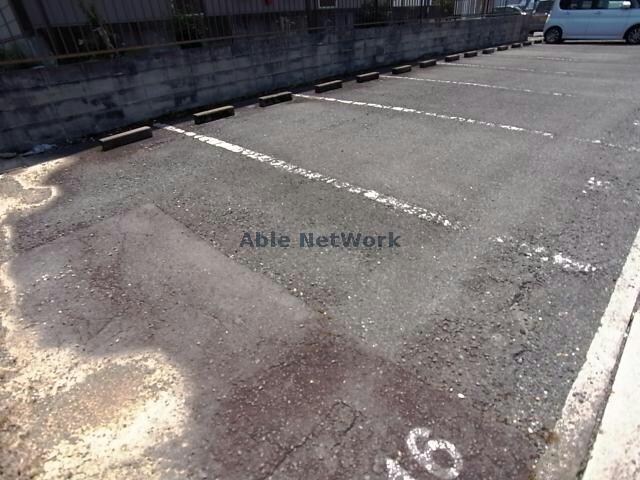 物件外観写真6　(駐車場)