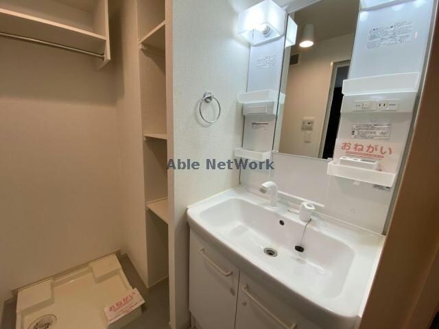 物件内観写真11　(洗面所・脱衣所)