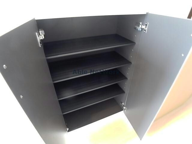 物件内観写真18　(玄関回り)