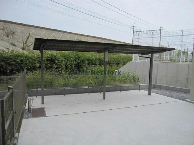 物件外観写真2　(駐輪場)