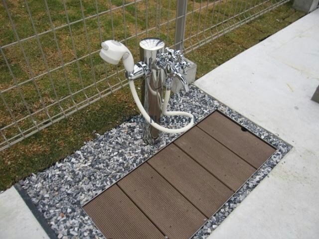 物件外観写真5　(ペット用シャワー)