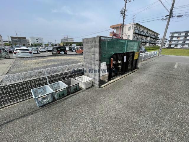 物件外観写真5　(ゴミ捨て場)