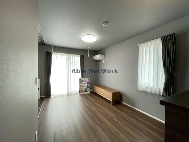 物件内観写真10　(リビング・ダイニング)