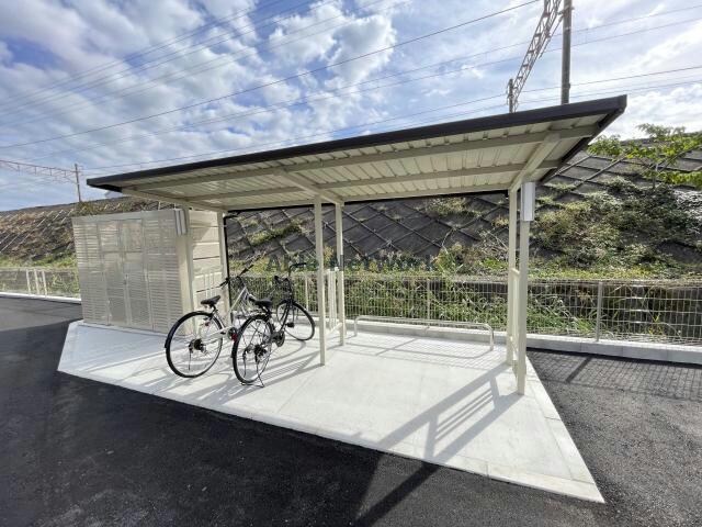 物件外観写真3　(駐輪場)