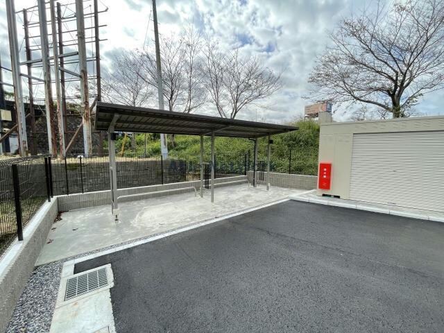 物件外観写真3　(駐輪場)