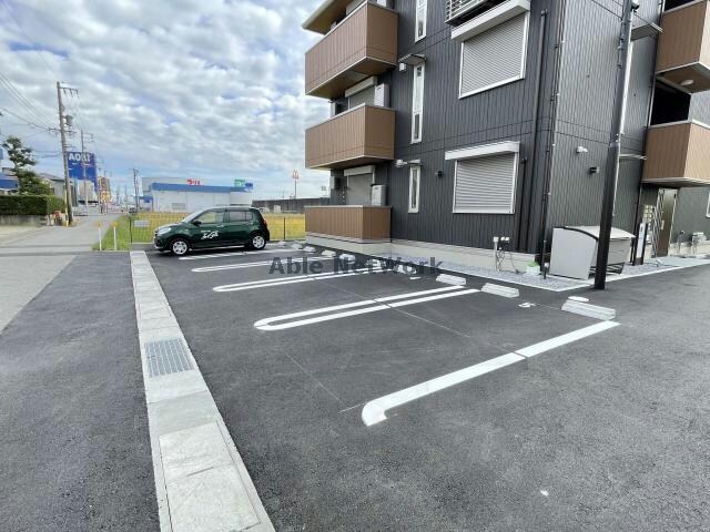 物件外観写真8　(駐車場)