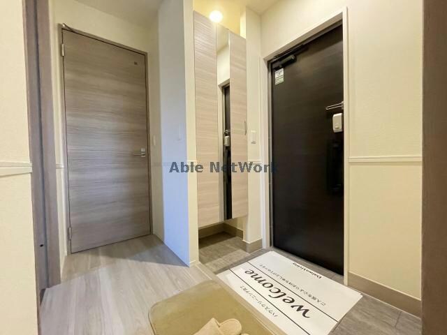 物件内観写真18　(玄関回り)