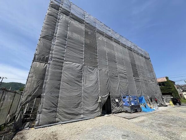建築中