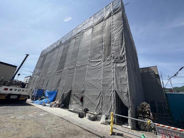 建築中