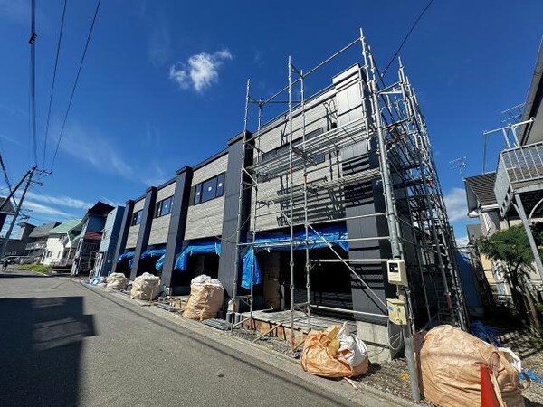 建築中