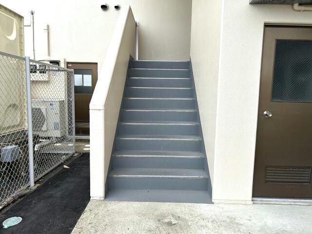物件外観写真3　(階段)