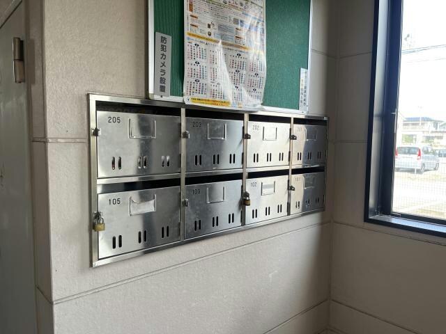 物件外観写真5　(集合ポスト)