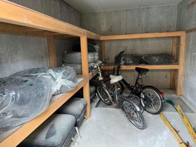 物件外観写真4　(共同トランクルーム)