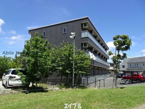 外観(目の前大きな公園です。)