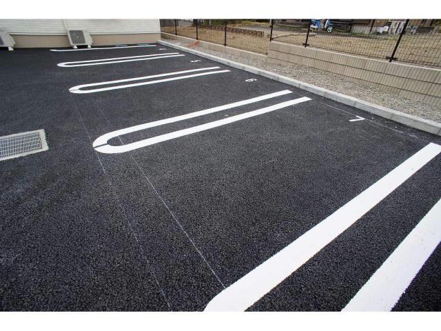 物件内観写真28　(駐車場)