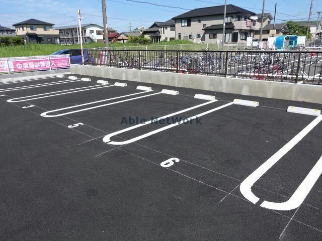 セレーノアキの駐車場