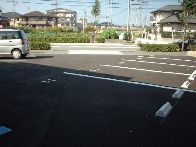 物件外観写真5　(駐車場)