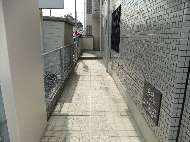 物件外観写真2　(共用廊下)