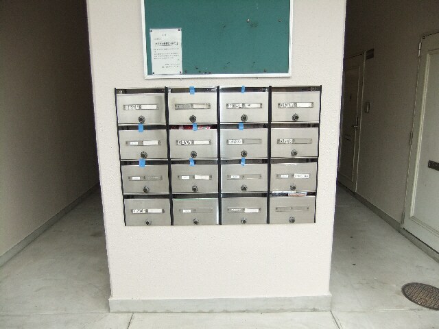 物件外観写真3　(郵便受け)