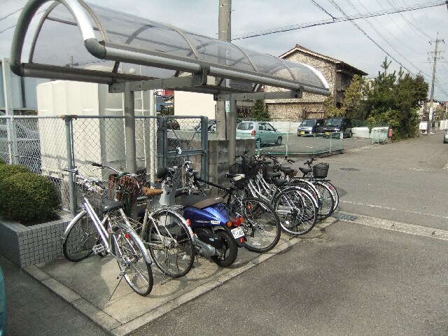 物件外観写真4　(駐輪場)