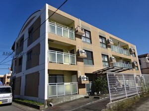 レインボービシュウ外観写真