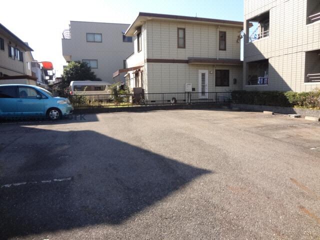 物件外観写真4　(駐車場)