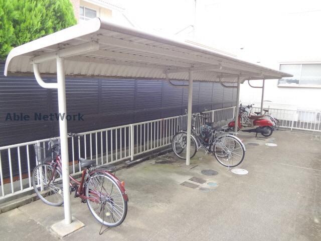 物件外観写真4　(駐輪場)