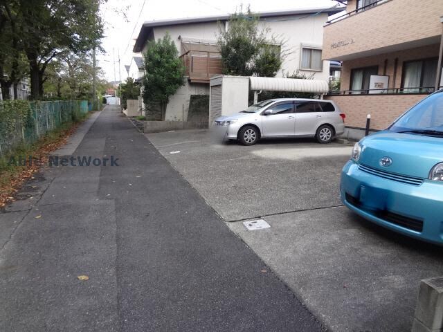 物件外観写真3　(駐車場)