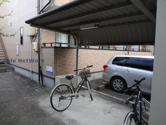 物件外観写真4　(駐輪場)