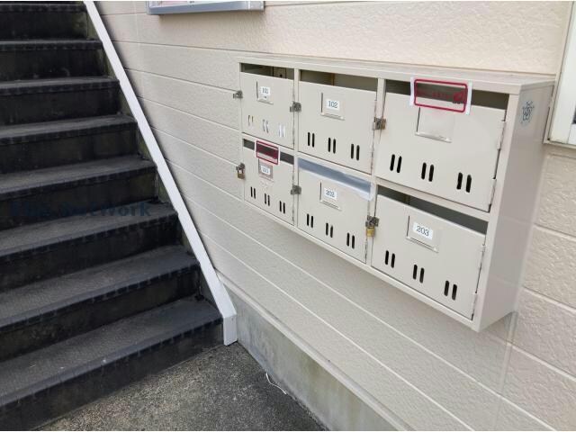 物件外観写真3　(集合ポスト)